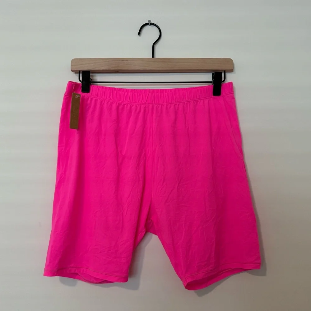 Skims NWT Fits Everybody Biker Shorts in Neon Pink Size 2X